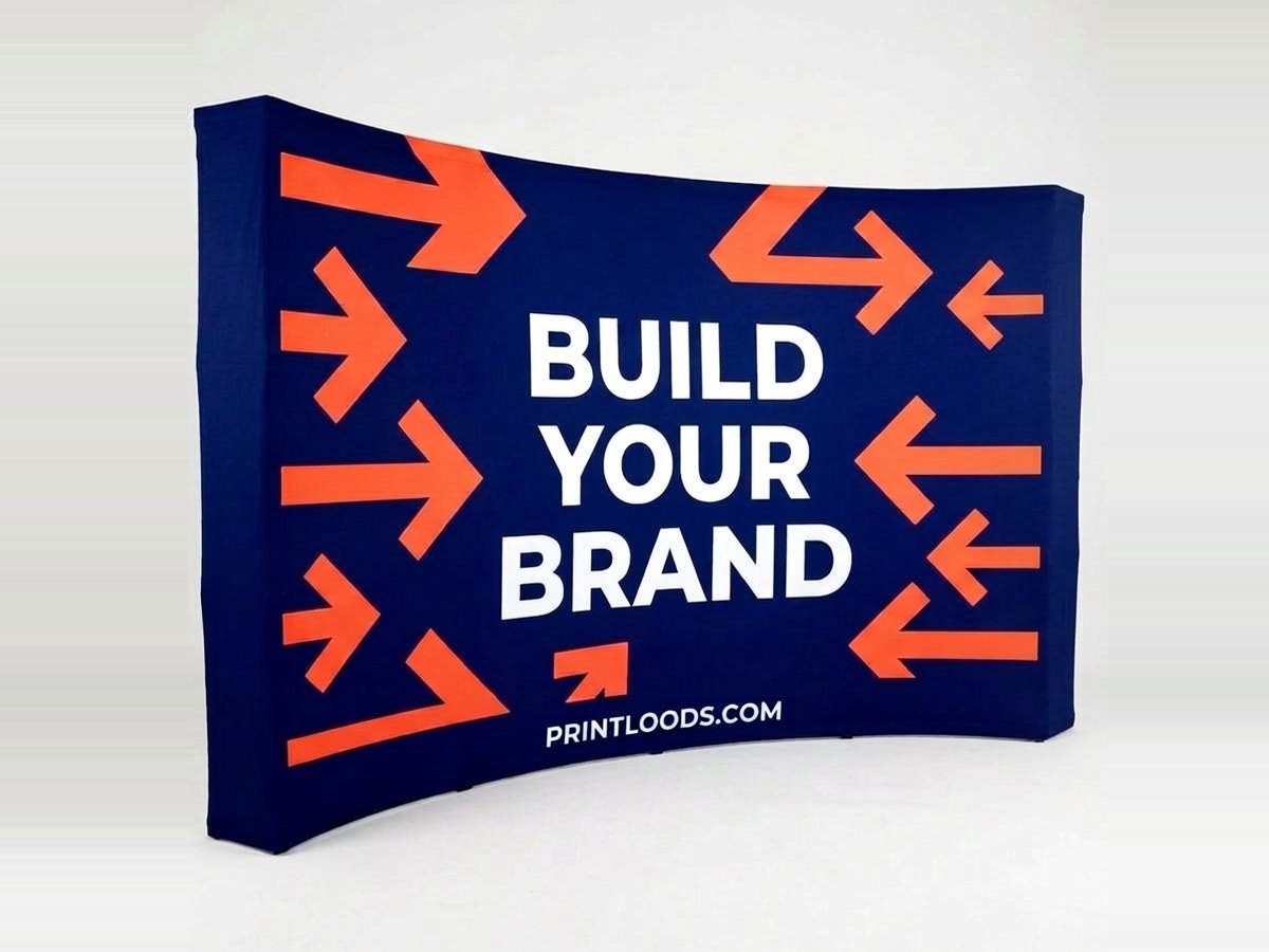 Gebogen pop-up wand — Complete beurswand met elegante ronding — in vijf minuten opgebouwd