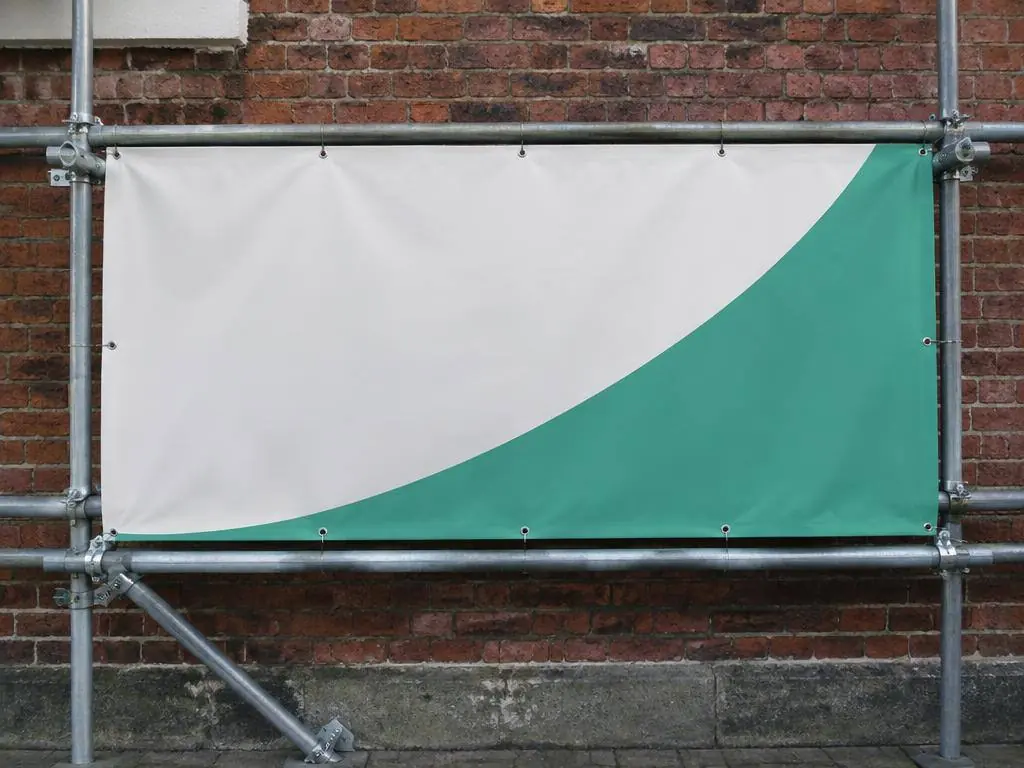 PVC-wandbanner incl. steigerbuizen — Compleet wandframe van steigerbuizen met PVC-doek